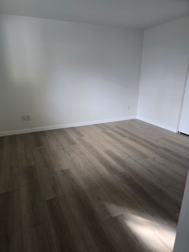 Building Photo - 3 bed 2 bath Single Home for Rent in Grants Pass