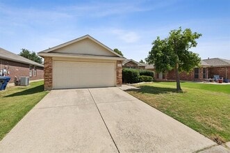 Building Photo - 9916 Nixon Dr