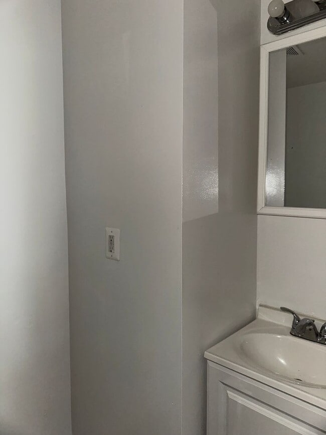 Building Photo - Beautifully Renovated Home! Corner House! Central Air! Available Now!