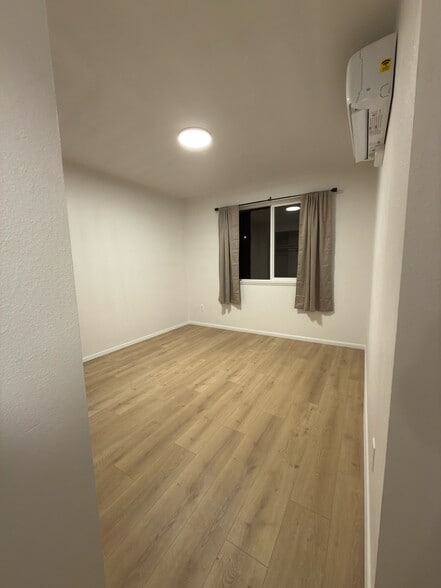 Private room - 1540 S Wardle St