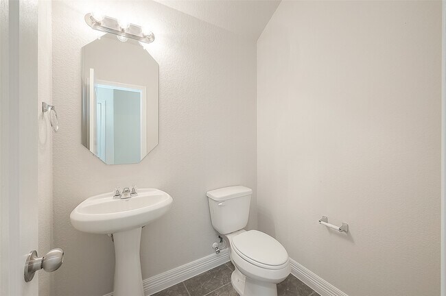 Building Photo - 40712 Guillemont Ln