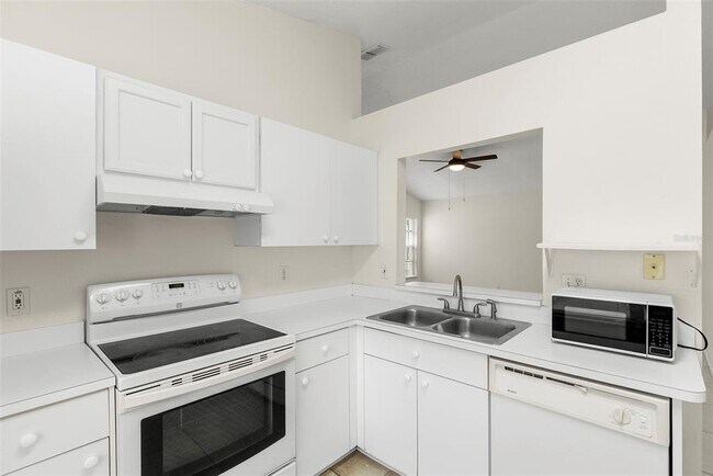Building Photo - 5204 Creekmore Ln