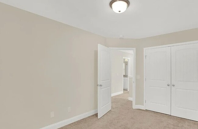 Building Photo - Renovated 2 story home located in the heart of Richmond Hill