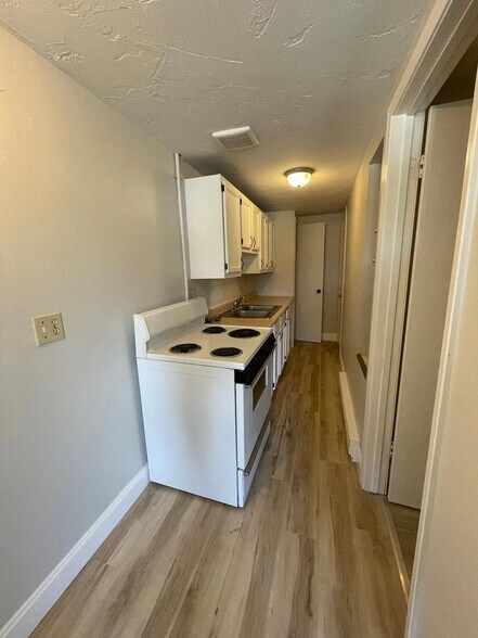 Building Photo - 185 N Main St