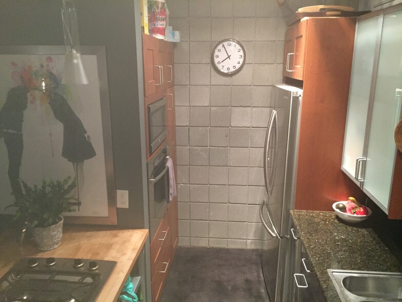 Building Photo - 360 Broadway