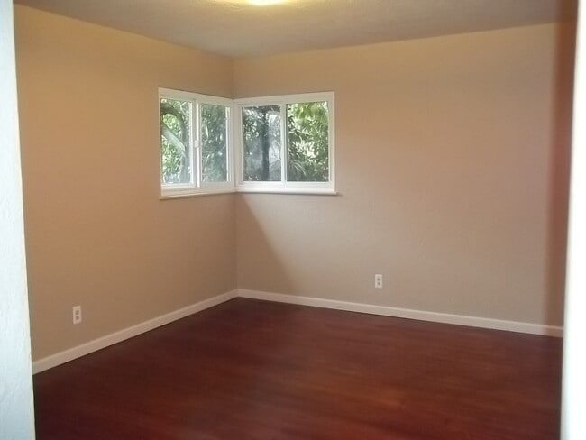 Building Photo - 258 W San Madele Ave