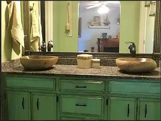 Building Photo - Charming 3 Bed, 2 Bath Home with New Floor...