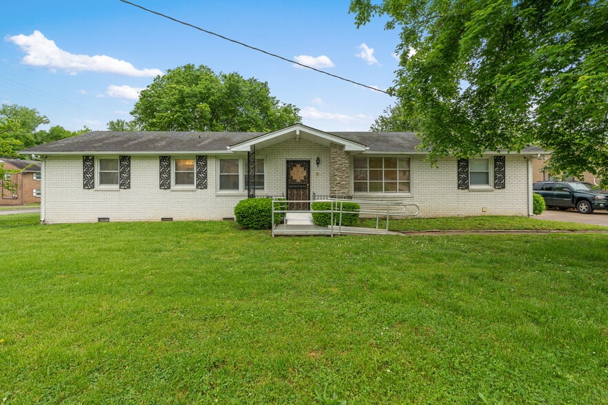 Front view - 701 Revels Dr