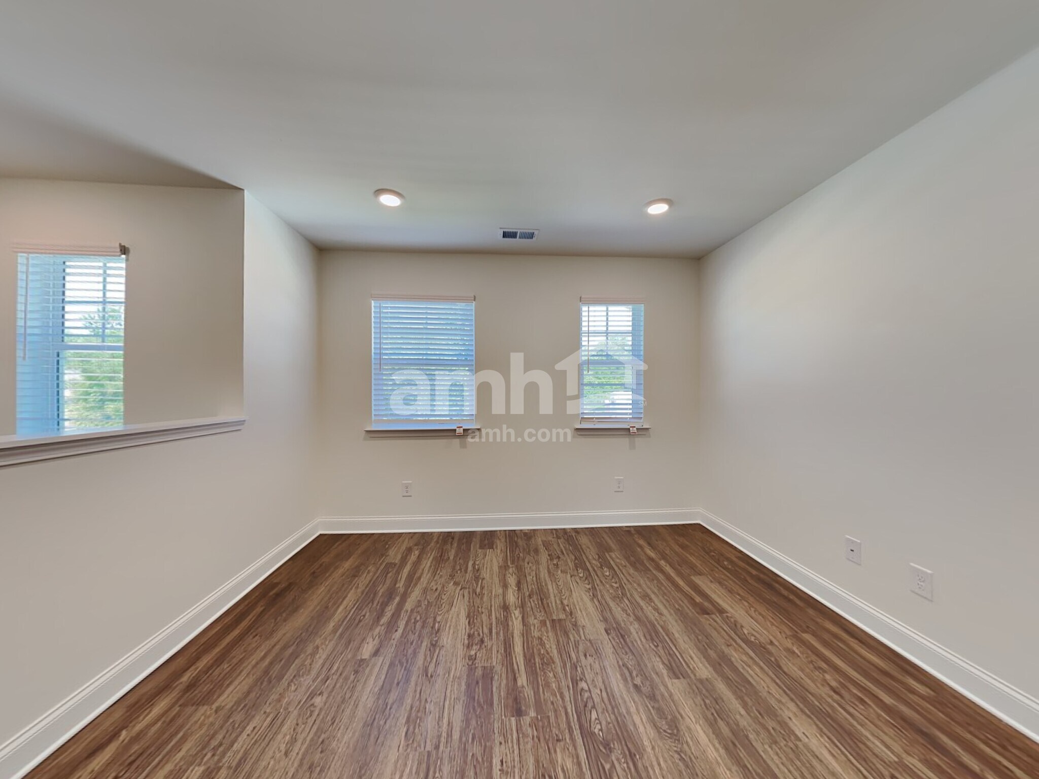 Building Photo - 7045 Creeksong Dr