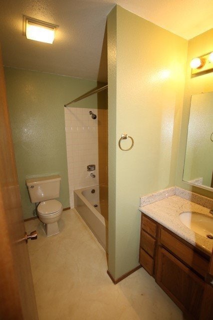 Building Photo - 2 Bedroom Condo on a Lake!