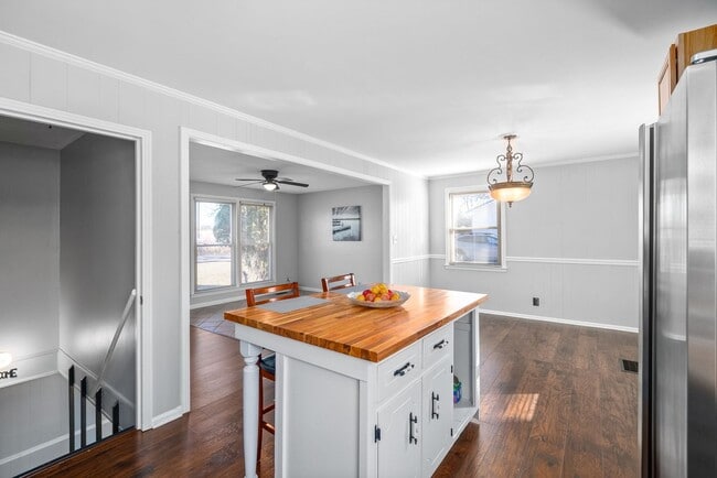 Building Photo - 233 Old Hopkinsville Hwy