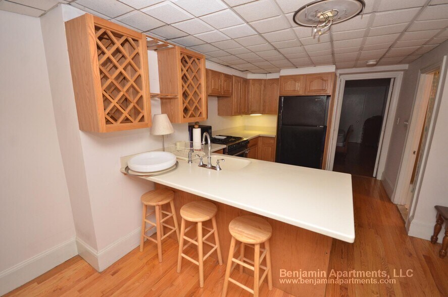 Building Photo - 39 Chestnut St