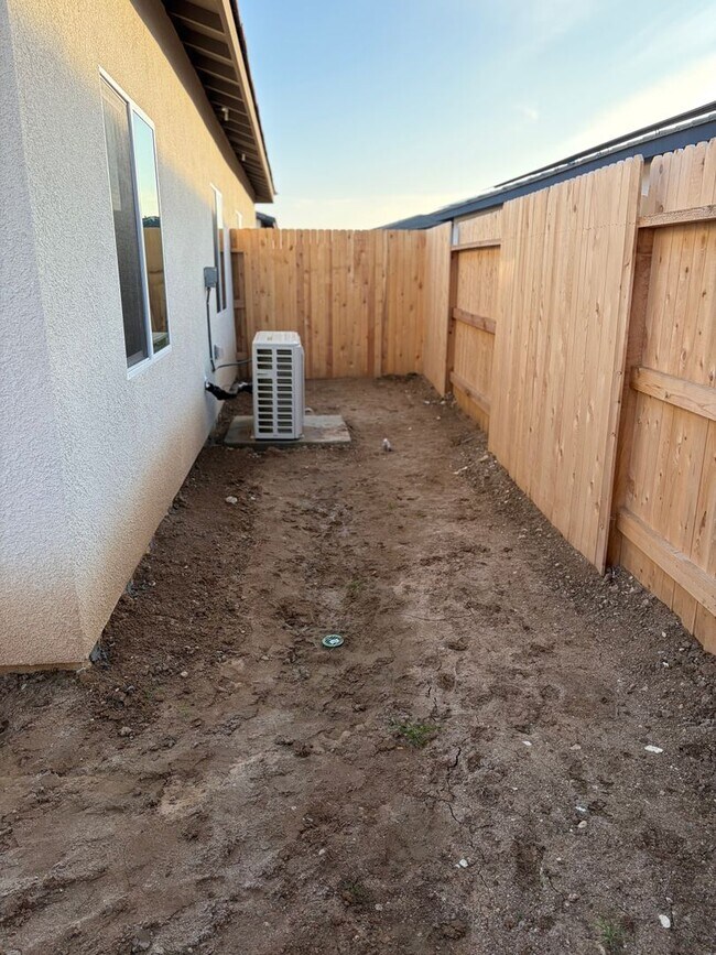 Building Photo - 6010 Cougar Trl