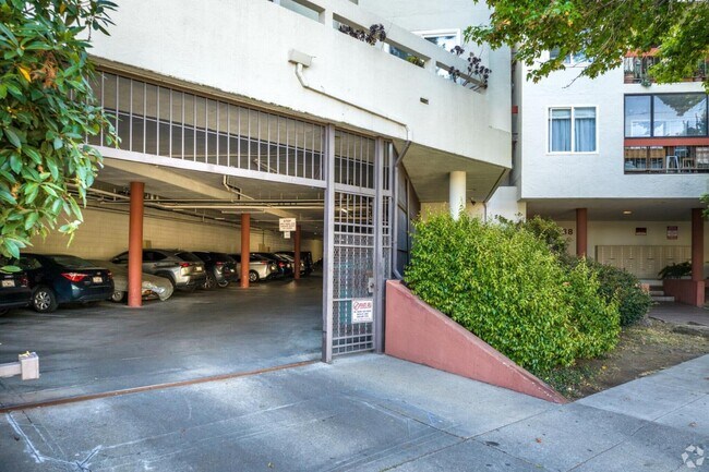 Building Photo - 288 Whitmore St