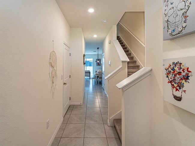 Building Photo - 2910 Boxwood Grove Row