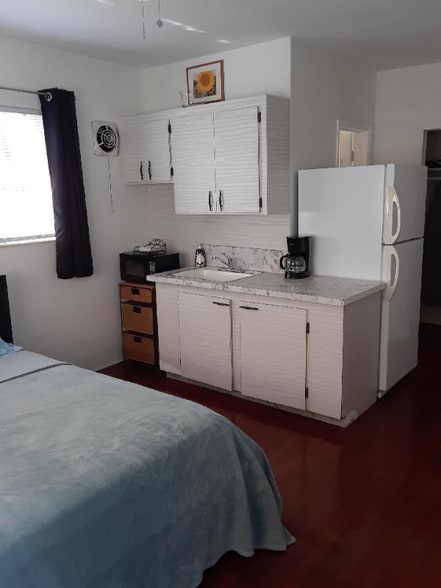 Building Photo - 6922 Bay Dr