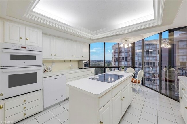 Building Photo - 520 S Collier Blvd