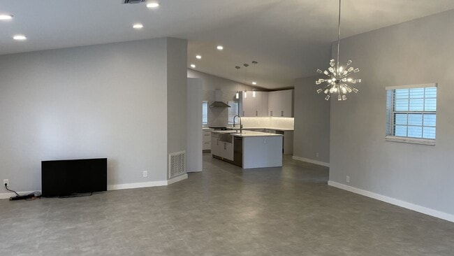 Building Photo - Spacious 3-Bedroom Oasis in Loxahatchee with 2 Full Baths