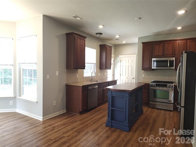 Building Photo - 16121 Long Talon Way