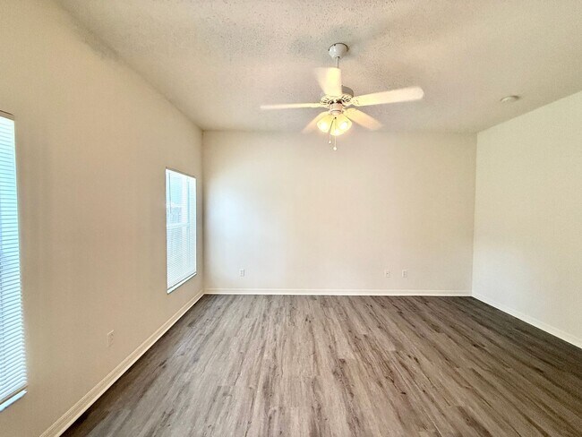 Building Photo - Nice 4/2 Two-Story Home in Seminole County...