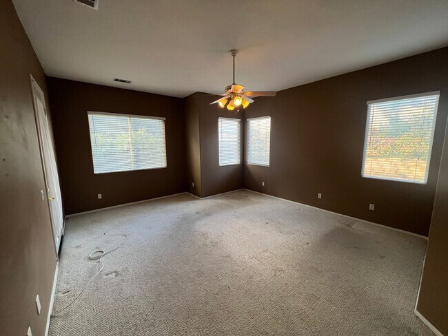 Building Photo - 4420 Putting Green Dr