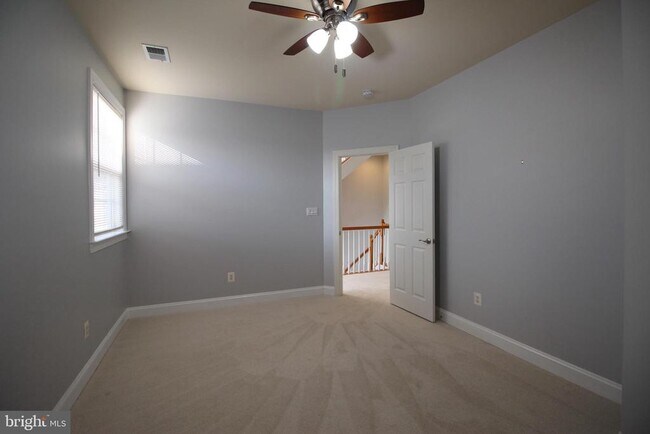 Building Photo - 44136 Riverpoint Dr