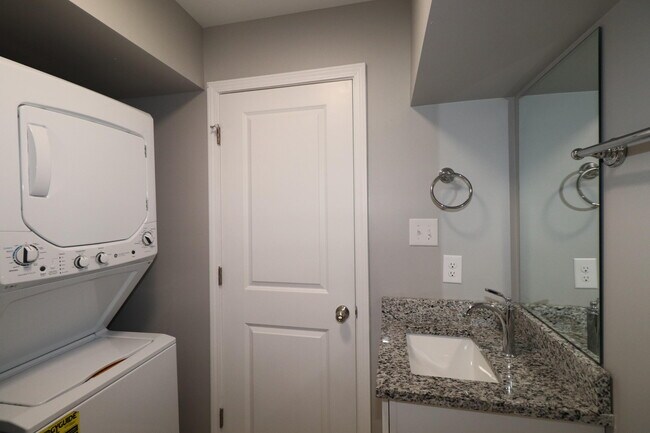 Building Photo - 203 S 1st St