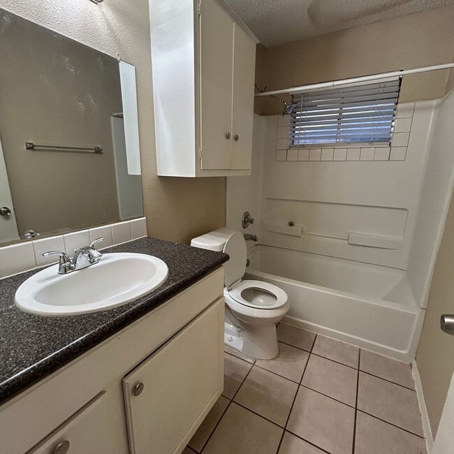 Building Photo - 7208 Creekside Dr