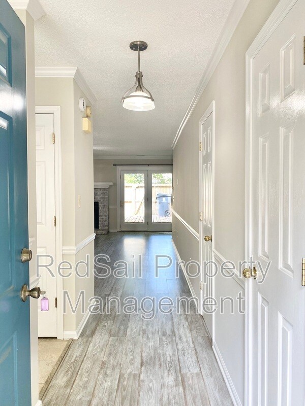 Building Photo - 110 Souverain Landing