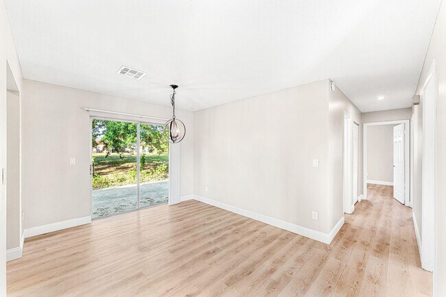 Building Photo - 2160 Fairlane Dr