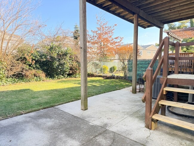 Building Photo - 15-75-75 208th Pl