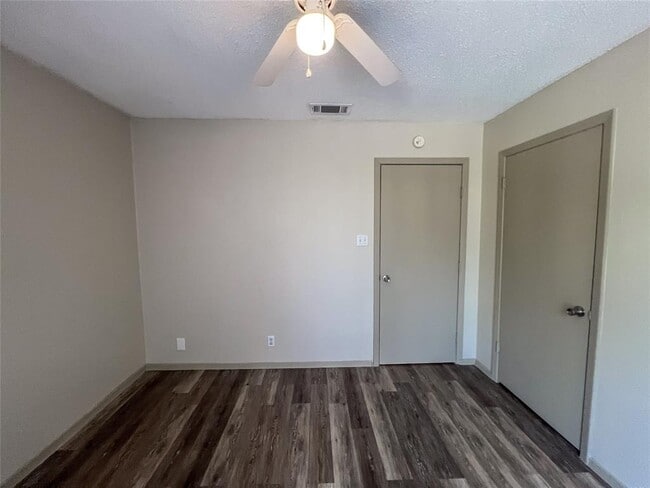Building Photo - 7206 Creekside Dr