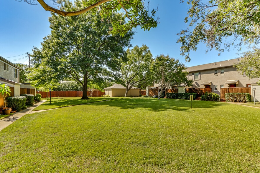 Building Photo - 6345 Bordeaux Ave