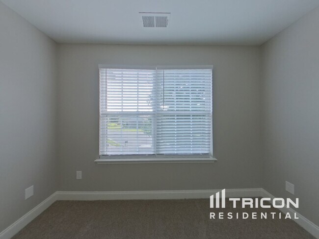 Building Photo - 1814 Woods Ln