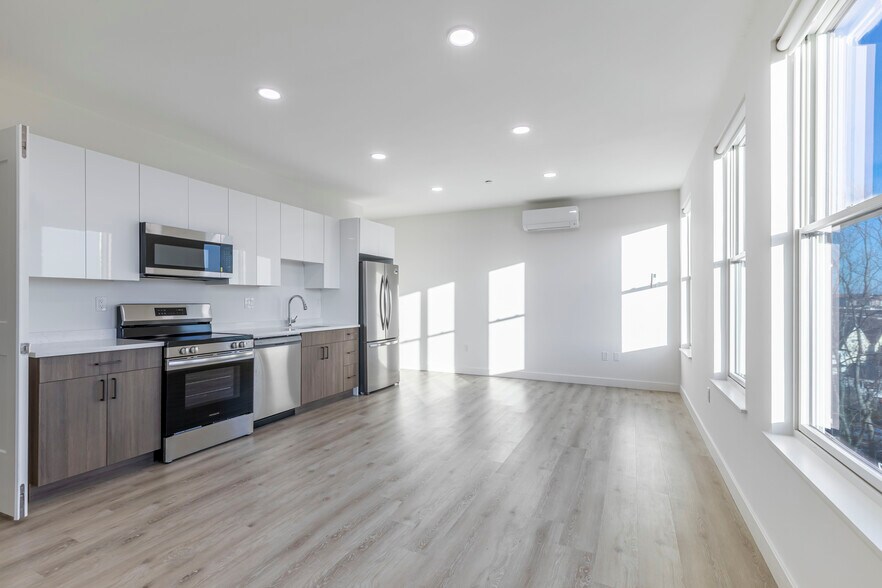 Building Photo - 319 Broadway