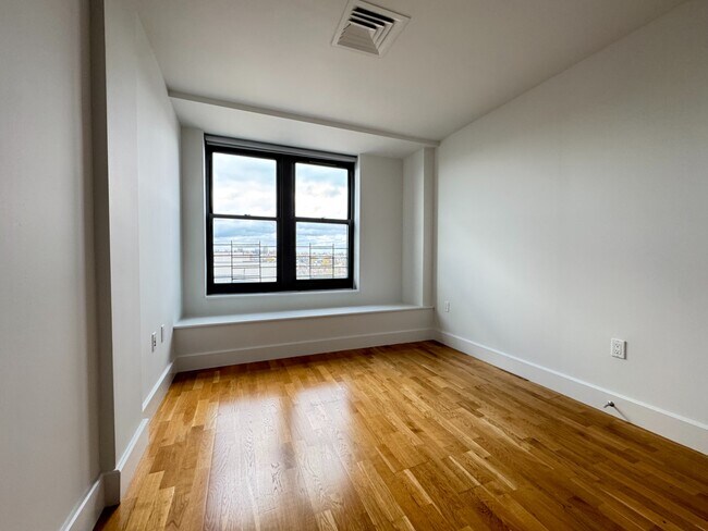 Building Photo - 310 Clarkson Ave