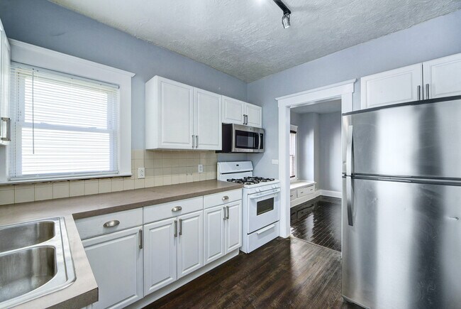 Building Photo - 1292 Fry Ave