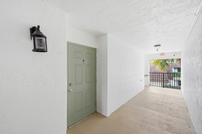 Building Photo - 2691 Albatross Rd N