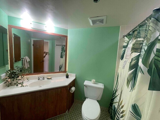 Building Photo - Fabulous Unit in Waikiki!