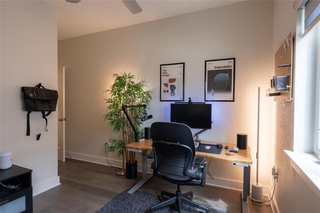 Building Photo - 2827 Manor Rd