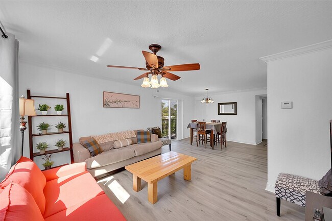 Building Photo - 4525 Poinciana St