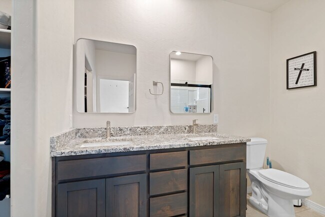 Building Photo - 1829 Camino Lebanon