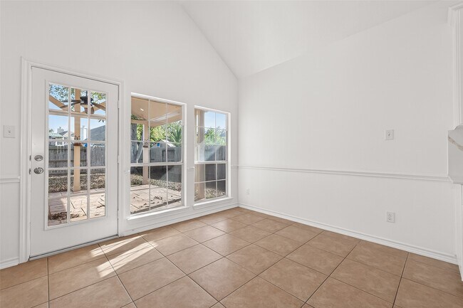 Building Photo - 1015 Longdraw Dr