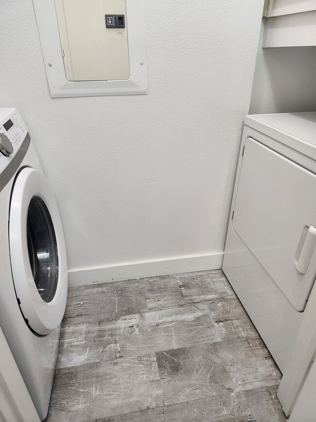 Building Photo - 1701 E Colter St