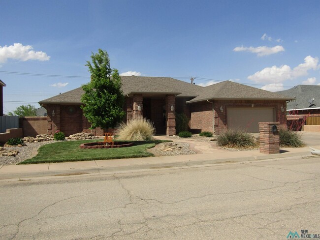 Building Photo - 2104 W Ray Ave