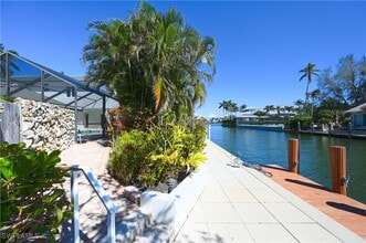 Building Photo - 660 14th Ave S