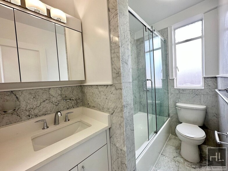 Building Photo - FIFTH AVENUE