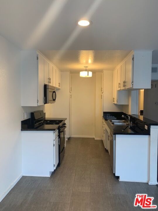 Building Photo - 4353 Coldwater Canyon Ave