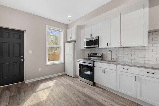 Building Photo - Newly Renovated 2 Bedroom and 1.5 Bath