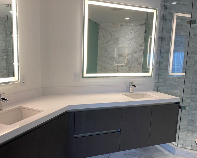 Building Photo - 851 NE 1st Ave